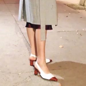 SALONDEJU contract toe cap pumps